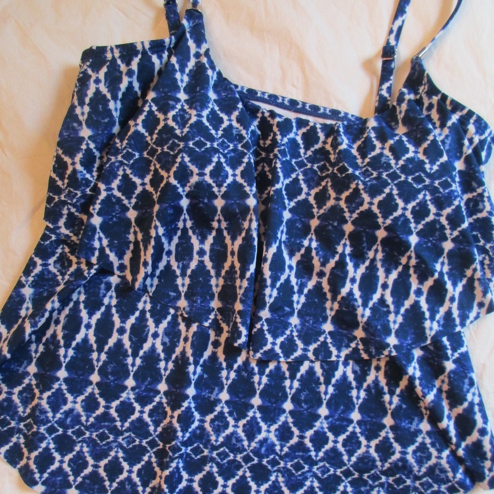24 & Ocean Blue Print Tankini Bathing Suit Top Small